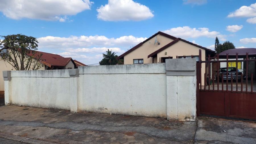 3 Bedroom Property for Sale in Tlhabane North West